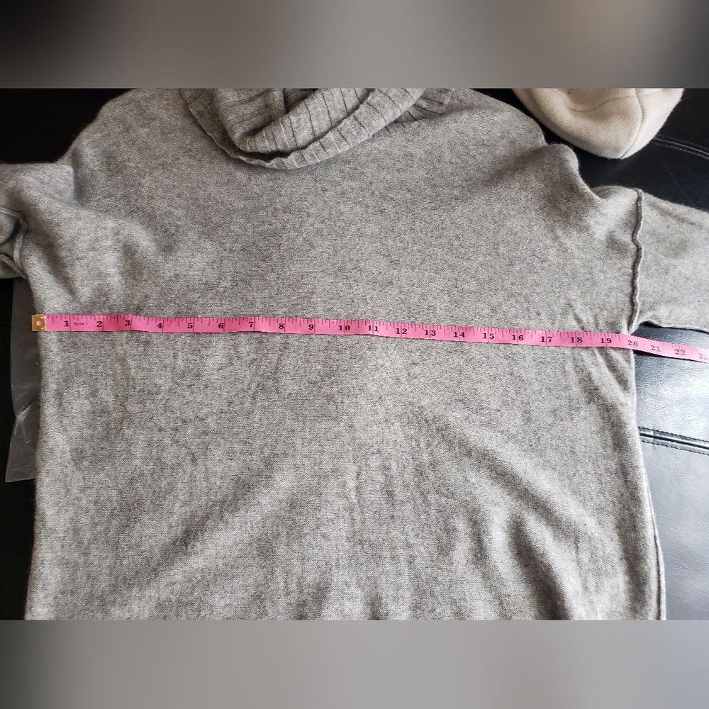 Tommy Bahama 100% Cashmere Cowl Neck Gray Women's Sweater - Picture 10 of 11